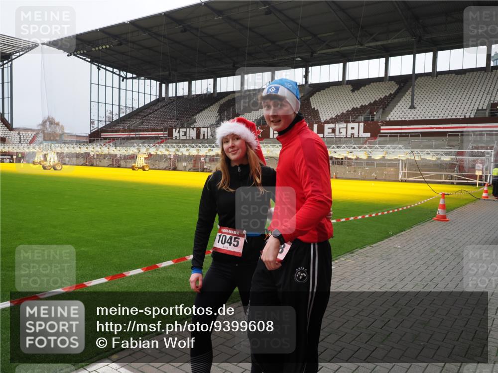 07.12.2025 - St. Pauli X-Mass-Run No. 15 Fabian Wolf http://msf.ph/oto/9399608 07.12.2025 11:01:42 Ziel 336, 376, 1045, 1048, 1067, 1367, 1615, 1637, 1640 meine-sportfotos.de