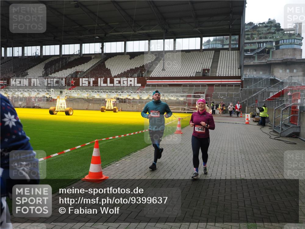 07.12.2025 - St. Pauli X-Mass-Run No. 15 Fabian Wolf http://msf.ph/oto/9399637 07.12.2025 11:01:50 Ziel 376, 1045, 1048, 1067, 1637, 1640 meine-sportfotos.de