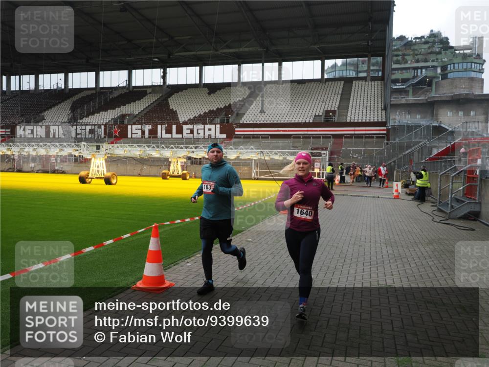 07.12.2025 - St. Pauli X-Mass-Run No. 15 Fabian Wolf http://msf.ph/oto/9399639 07.12.2025 11:01:50 Ziel 376, 1045, 1048, 1067, 1637, 1640 meine-sportfotos.de