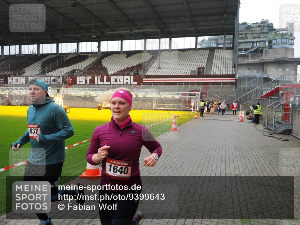 07.12.2025 - St. Pauli X-Mass-Run No. 15 Fabian Wolf http://msf.ph/oto/9399643 07.12.2025 11:01:51 Ziel 376, 1045, 1067, 1637, 1640 meine-sportfotos.de