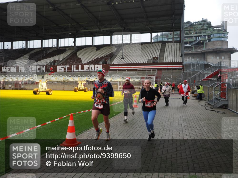 07.12.2025 - St. Pauli X-Mass-Run No. 15 Fabian Wolf http://msf.ph/oto/9399650 07.12.2025 11:01:58 Ziel 837, 838, 842, 851, 1067, 1637, 1640, 2576 meine-sportfotos.de