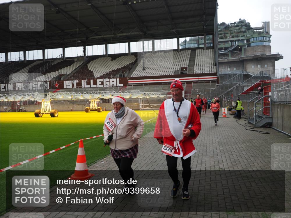07.12.2025 - St. Pauli X-Mass-Run No. 15 Fabian Wolf http://msf.ph/oto/9399658 07.12.2025 11:02:04 Ziel 95, 837, 838, 842, 847, 851, 1143, 1416, 2576 meine-sportfotos.de