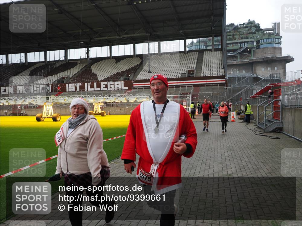 07.12.2025 - St. Pauli X-Mass-Run No. 15 Fabian Wolf http://msf.ph/oto/9399661 07.12.2025 11:02:04 Ziel 95, 837, 838, 842, 847, 851, 1143, 1416, 2576 meine-sportfotos.de