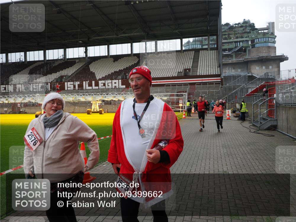 07.12.2025 - St. Pauli X-Mass-Run No. 15 Fabian Wolf http://msf.ph/oto/9399662 07.12.2025 11:02:04 Ziel 95, 837, 838, 842, 847, 851, 1143, 1416, 2576 meine-sportfotos.de
