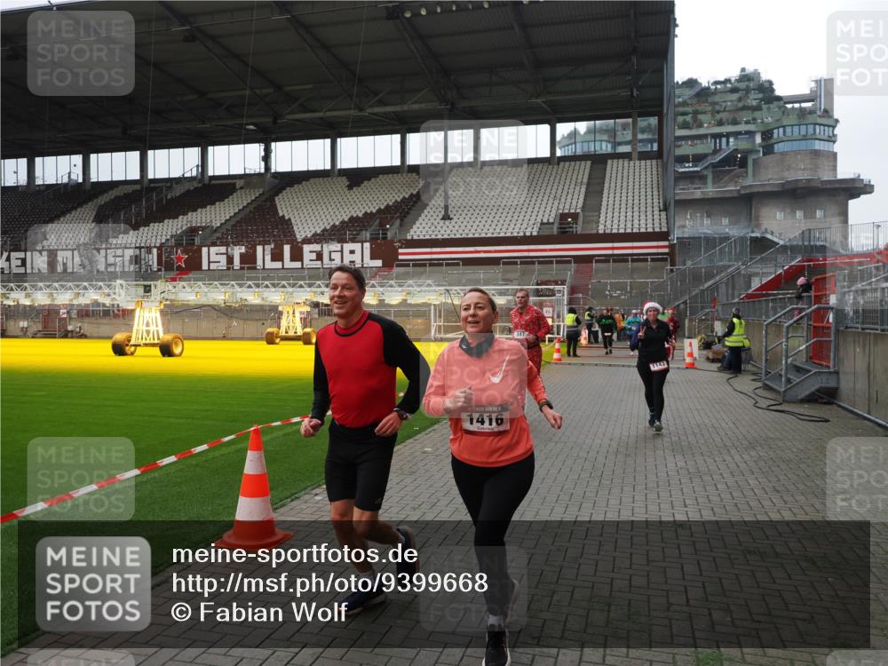 07.12.2025 - St. Pauli X-Mass-Run No. 15 Fabian Wolf http://msf.ph/oto/9399668 07.12.2025 11:02:08 Ziel 95, 193, 314, 317, 837, 838, 842, 847, 851, 1143, 1416, 1611, 2329, 2576 meine-sportfotos.de
