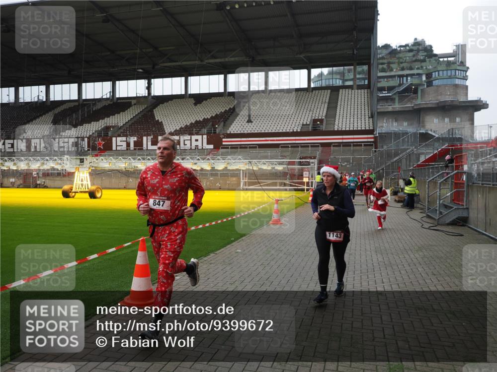 07.12.2025 - St. Pauli X-Mass-Run No. 15 Fabian Wolf http://msf.ph/oto/9399672 07.12.2025 11:02:10 Ziel 95, 193, 314, 317, 837, 838, 842, 847, 851, 1143, 1416, 1611, 2329, 2576 meine-sportfotos.de