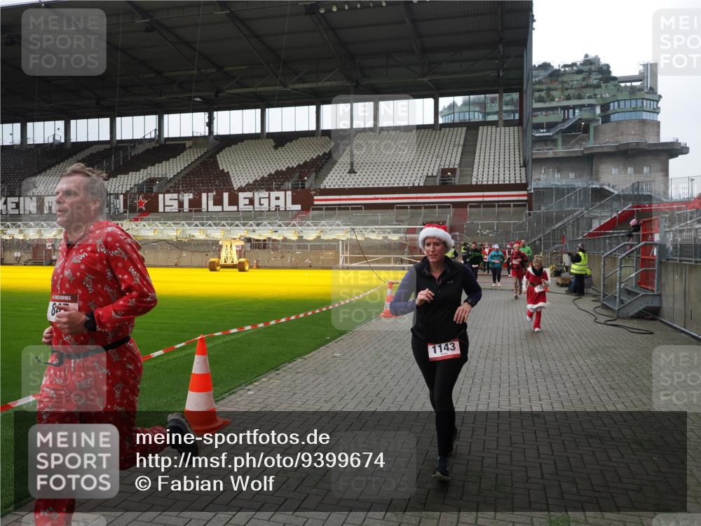 07.12.2025 - St. Pauli X-Mass-Run No. 15 Fabian Wolf http://msf.ph/oto/9399674 07.12.2025 11:02:10 Ziel 95, 193, 314, 317, 837, 838, 842, 847, 851, 1143, 1416, 1611, 2329, 2576 meine-sportfotos.de
