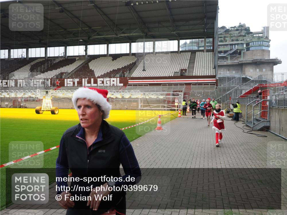 07.12.2025 - St. Pauli X-Mass-Run No. 15 Fabian Wolf http://msf.ph/oto/9399679 07.12.2025 11:02:11 Ziel 95, 193, 314, 317, 837, 838, 842, 847, 851, 1143, 1416, 1611, 2329, 2576 meine-sportfotos.de