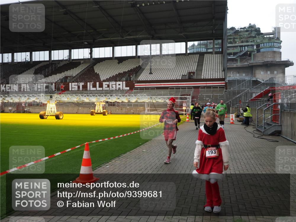 07.12.2025 - St. Pauli X-Mass-Run No. 15 Fabian Wolf http://msf.ph/oto/9399681 07.12.2025 11:02:14 Ziel 95, 193, 314, 317, 838, 847, 1143, 1416, 1611, 2329, 2519, 2520 meine-sportfotos.de