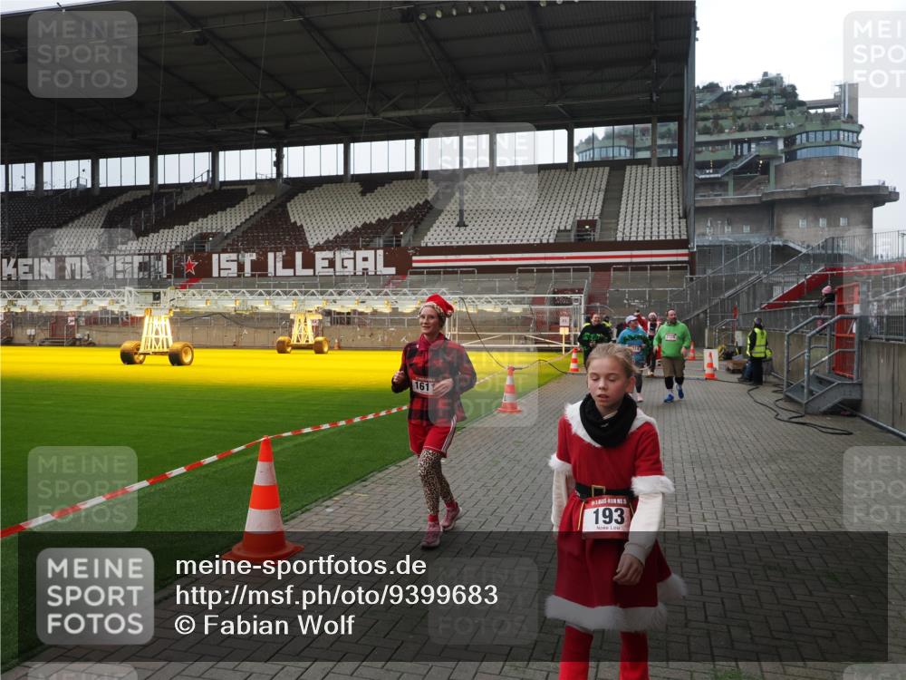 07.12.2025 - St. Pauli X-Mass-Run No. 15 Fabian Wolf http://msf.ph/oto/9399683 07.12.2025 11:02:15 Ziel 95, 193, 314, 317, 847, 1143, 1416, 1611, 2329, 2519, 2520 meine-sportfotos.de