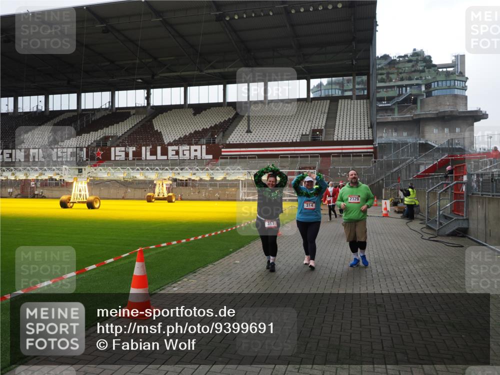 07.12.2025 - St. Pauli X-Mass-Run No. 15 Fabian Wolf http://msf.ph/oto/9399691 07.12.2025 11:02:19 Ziel 95, 193, 314, 317, 847, 1143, 1416, 1611, 2329, 2519, 2520 meine-sportfotos.de