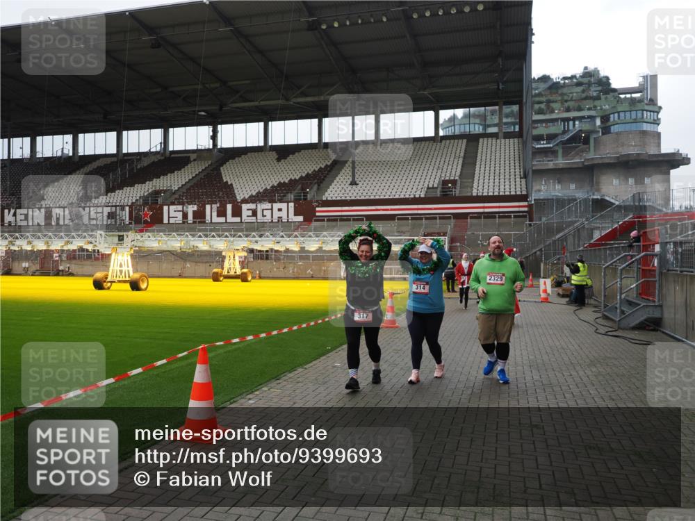 07.12.2025 - St. Pauli X-Mass-Run No. 15 Fabian Wolf http://msf.ph/oto/9399693 07.12.2025 11:02:20 Ziel 95, 193, 314, 317, 847, 1143, 1611, 2329, 2519, 2520 meine-sportfotos.de