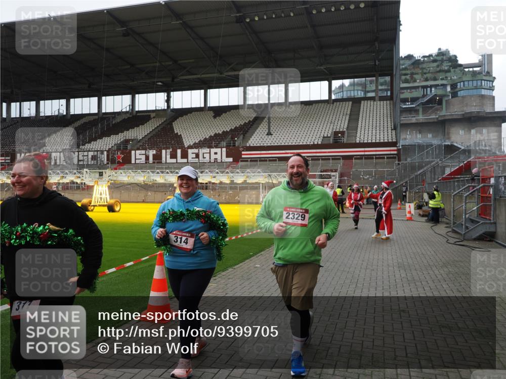 07.12.2025 - St. Pauli X-Mass-Run No. 15 Fabian Wolf http://msf.ph/oto/9399705 07.12.2025 11:02:22 Ziel 193, 314, 317, 542, 547, 847, 1143, 1611, 2329, 2519, 2520 meine-sportfotos.de