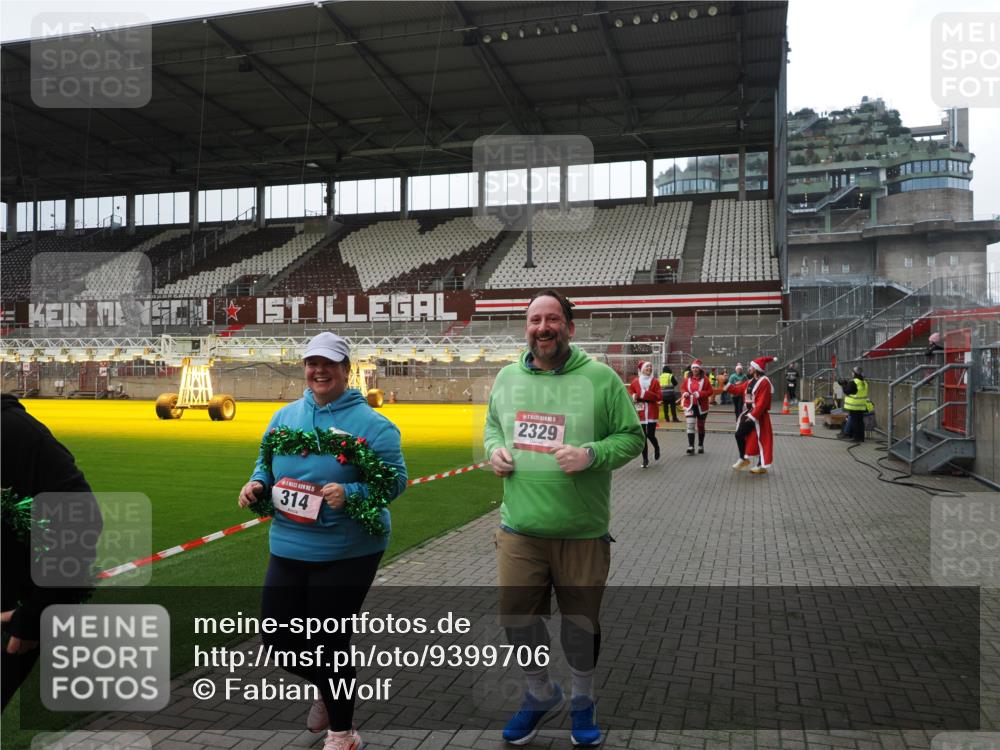 07.12.2025 - St. Pauli X-Mass-Run No. 15 Fabian Wolf http://msf.ph/oto/9399706 07.12.2025 11:02:22 Ziel 193, 314, 317, 542, 547, 847, 1143, 1611, 2329, 2519, 2520 meine-sportfotos.de
