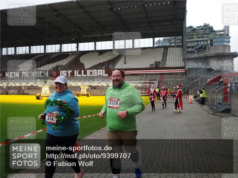 07.12.2025 - St. Pauli X-Mass-Run No. 15 Fabian Wolf http://msf.ph/oto/9399707 07.12.2025 11:02:23 Ziel 193, 314, 317, 542, 547, 847, 1611, 2329, 2519, 2520 meine-sportfotos.de