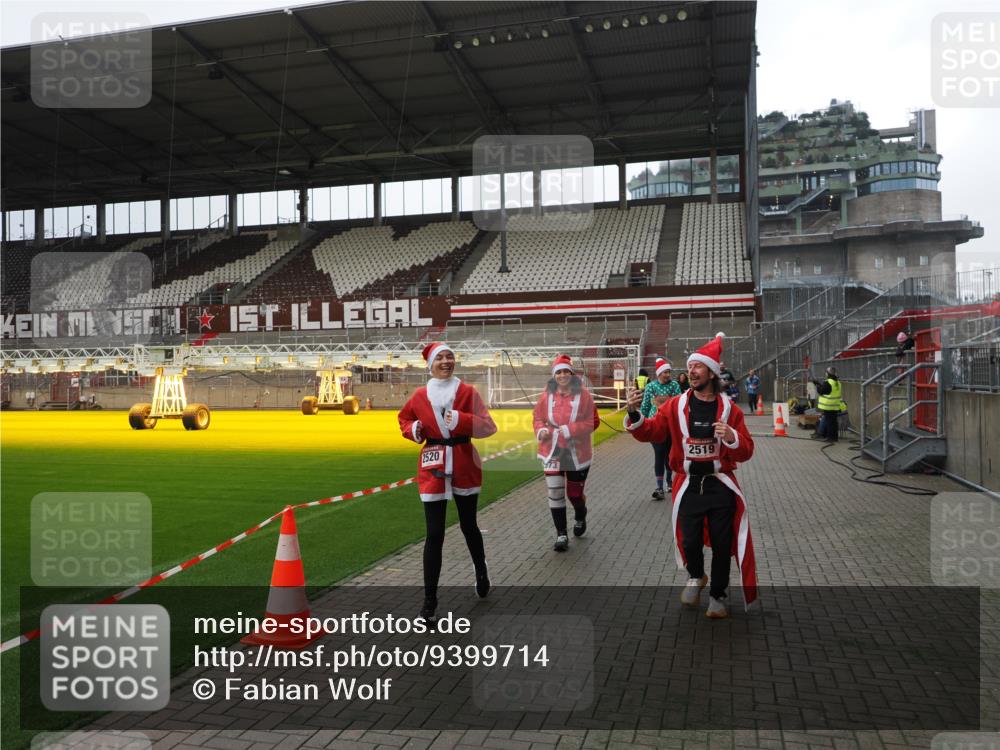 07.12.2025 - St. Pauli X-Mass-Run No. 15 Fabian Wolf http://msf.ph/oto/9399714 07.12.2025 11:02:28 Ziel 20, 25, 314, 542, 547, 1611, 2519, 2520 meine-sportfotos.de