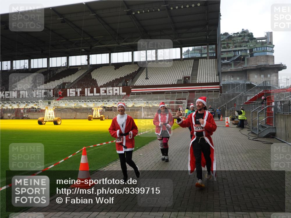 07.12.2025 - St. Pauli X-Mass-Run No. 15 Fabian Wolf http://msf.ph/oto/9399715 07.12.2025 11:02:28 Ziel 20, 25, 314, 542, 547, 1611, 2519, 2520 meine-sportfotos.de