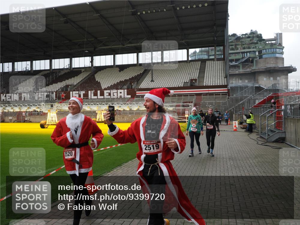 07.12.2025 - St. Pauli X-Mass-Run No. 15 Fabian Wolf http://msf.ph/oto/9399720 07.12.2025 11:02:29 Ziel 20, 25, 542, 547, 2519, 2520 meine-sportfotos.de