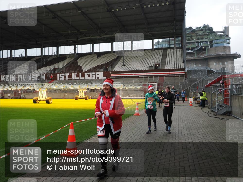 07.12.2025 - St. Pauli X-Mass-Run No. 15 Fabian Wolf http://msf.ph/oto/9399721 07.12.2025 11:02:30 Ziel 20, 25, 542, 547, 747, 749, 751, 2519, 2520 meine-sportfotos.de