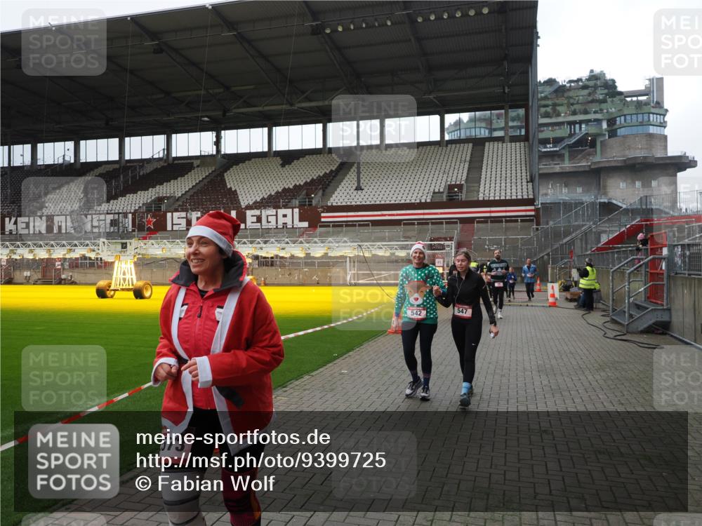 07.12.2025 - St. Pauli X-Mass-Run No. 15 Fabian Wolf http://msf.ph/oto/9399725 07.12.2025 11:02:31 Ziel 20, 25, 542, 547, 746, 747, 749, 751, 2519, 2520 meine-sportfotos.de