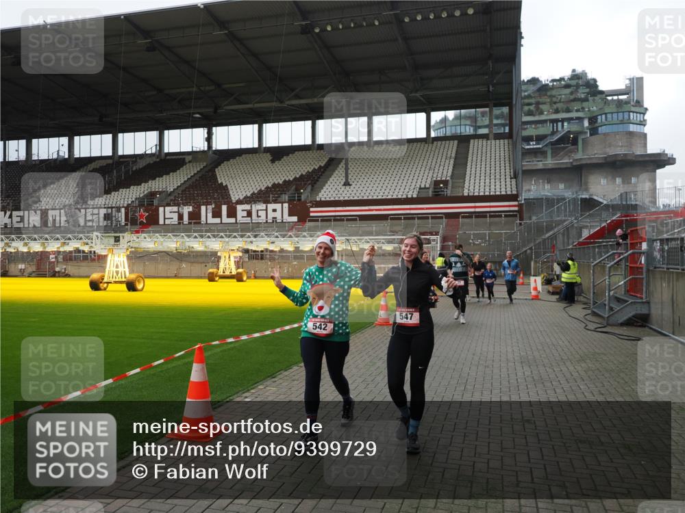 07.12.2025 - St. Pauli X-Mass-Run No. 15 Fabian Wolf http://msf.ph/oto/9399729 07.12.2025 11:02:32 Ziel 20, 25, 542, 547, 746, 747, 749, 751, 2519, 2520 meine-sportfotos.de