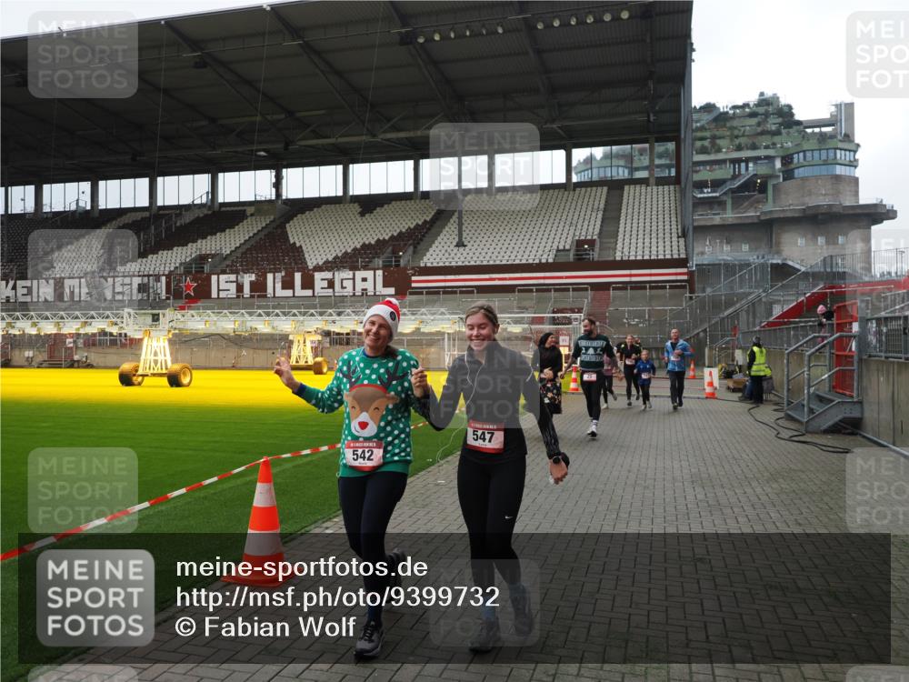 07.12.2025 - St. Pauli X-Mass-Run No. 15 Fabian Wolf http://msf.ph/oto/9399732 07.12.2025 11:02:33 Ziel 20, 25, 542, 547, 746, 747, 749, 751, 2520 meine-sportfotos.de