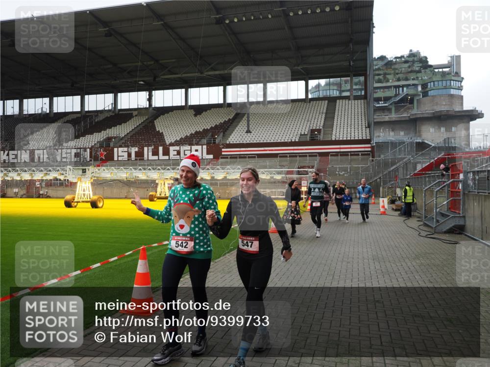 07.12.2025 - St. Pauli X-Mass-Run No. 15 Fabian Wolf http://msf.ph/oto/9399733 07.12.2025 11:02:33 Ziel 20, 25, 542, 547, 746, 747, 749, 751, 2520 meine-sportfotos.de