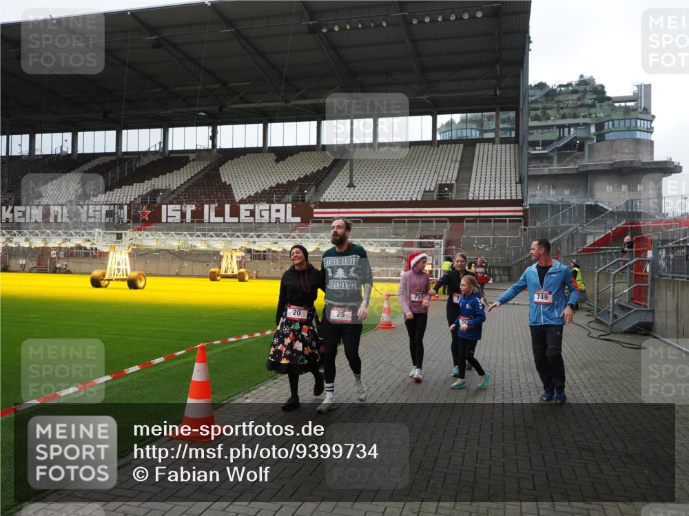 07.12.2025 - St. Pauli X-Mass-Run No. 15 Fabian Wolf http://msf.ph/oto/9399734 07.12.2025 11:02:38 Ziel 20, 25, 542, 547, 746, 747, 749, 751, 1063 meine-sportfotos.de