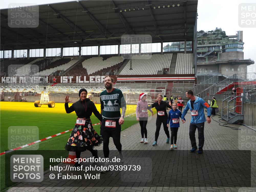 07.12.2025 - St. Pauli X-Mass-Run No. 15 Fabian Wolf http://msf.ph/oto/9399739 07.12.2025 11:02:39 Ziel 20, 25, 542, 547, 746, 747, 749, 751, 1063 meine-sportfotos.de