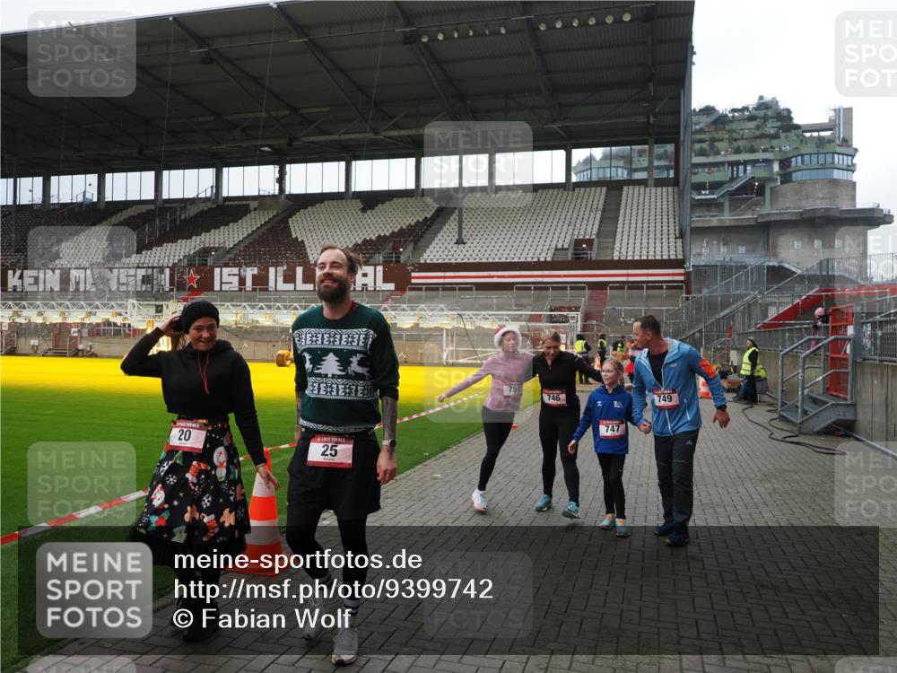 07.12.2025 - St. Pauli X-Mass-Run No. 15 Fabian Wolf http://msf.ph/oto/9399742 07.12.2025 11:02:39 Ziel 20, 25, 542, 547, 746, 747, 749, 751, 1063 meine-sportfotos.de