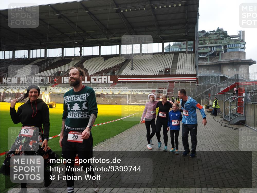 07.12.2025 - St. Pauli X-Mass-Run No. 15 Fabian Wolf http://msf.ph/oto/9399744 07.12.2025 11:02:40 Ziel 20, 25, 542, 547, 746, 747, 749, 751, 1063 meine-sportfotos.de