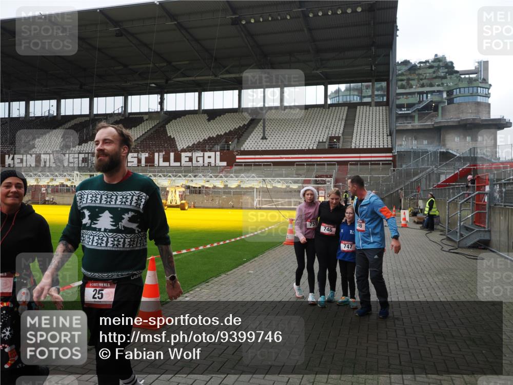 07.12.2025 - St. Pauli X-Mass-Run No. 15 Fabian Wolf http://msf.ph/oto/9399746 07.12.2025 11:02:40 Ziel 20, 25, 542, 547, 746, 747, 749, 751, 1063 meine-sportfotos.de