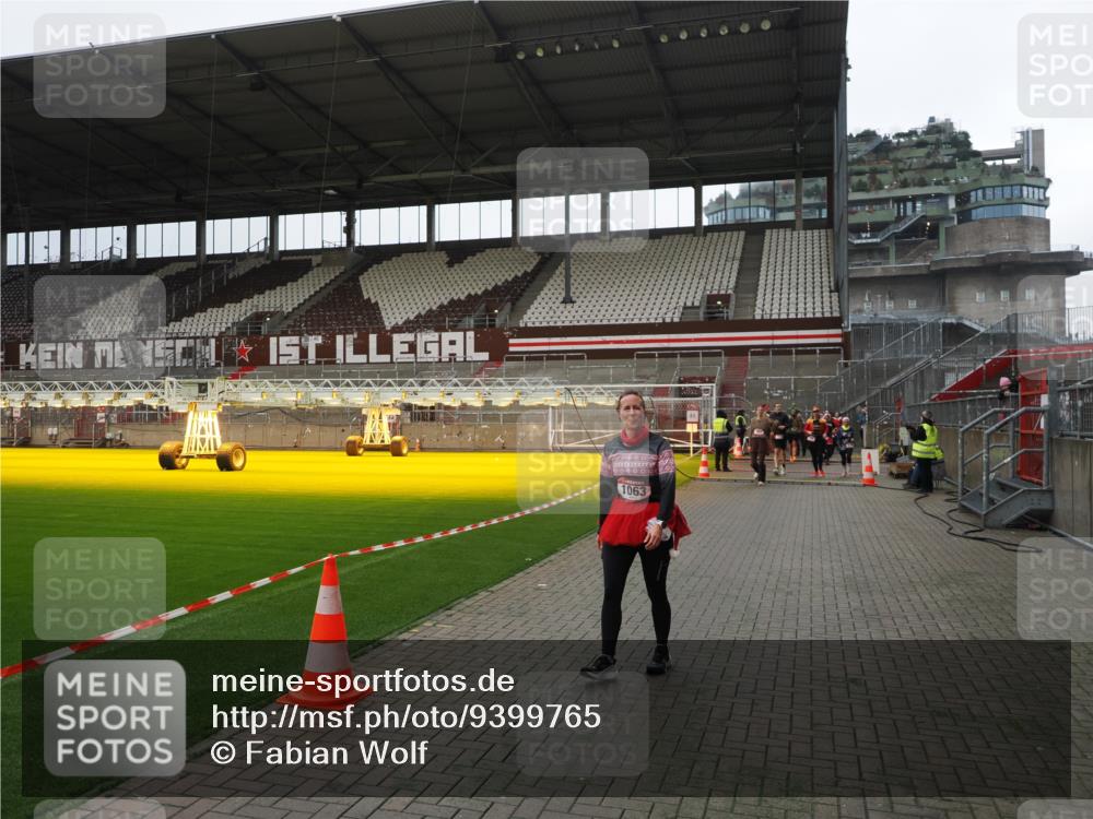 07.12.2025 - St. Pauli X-Mass-Run No. 15 Fabian Wolf http://msf.ph/oto/9399765 07.12.2025 11:02:47 Ziel 20, 25, 151, 160, 574, 746, 747, 749, 751, 997, 1063 meine-sportfotos.de