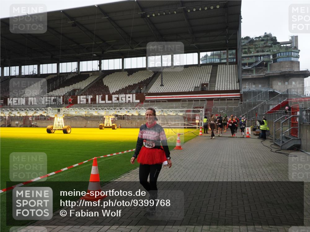 07.12.2025 - St. Pauli X-Mass-Run No. 15 Fabian Wolf http://msf.ph/oto/9399768 07.12.2025 11:02:48 Ziel 151, 160, 574, 746, 747, 749, 751, 997, 1063 meine-sportfotos.de