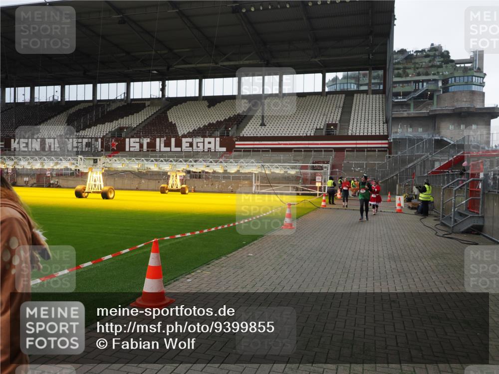 07.12.2025 - St. Pauli X-Mass-Run No. 15 Fabian Wolf http://msf.ph/oto/9399855 07.12.2025 11:03:15 Ziel 61, 64, 186, 748, 853, 1139, 1199, 1385, 1644, 1668, 1670, 1850 meine-sportfotos.de