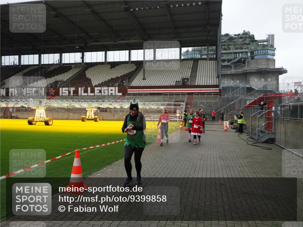 07.12.2025 - St. Pauli X-Mass-Run No. 15 Fabian Wolf http://msf.ph/oto/9399858 07.12.2025 11:03:19 Ziel 61, 64, 186, 748, 853, 1139, 1199, 1385, 1850 meine-sportfotos.de