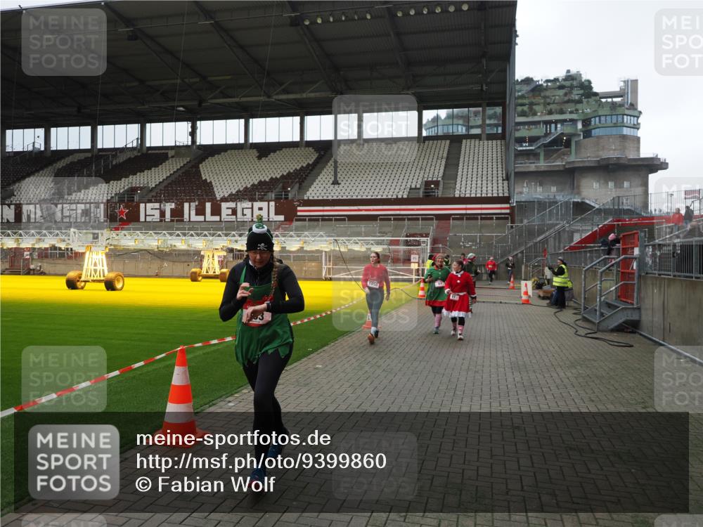 07.12.2025 - St. Pauli X-Mass-Run No. 15 Fabian Wolf http://msf.ph/oto/9399860 07.12.2025 11:03:19 Ziel 61, 64, 186, 748, 853, 1139, 1199, 1385, 1850 meine-sportfotos.de
