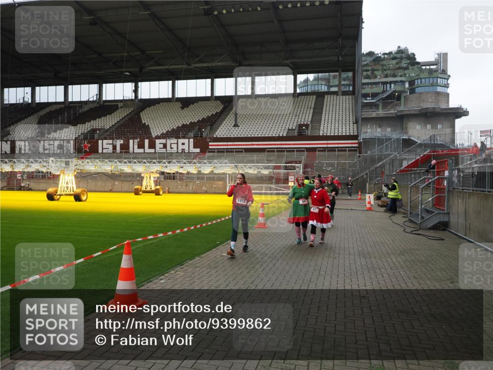 07.12.2025 - St. Pauli X-Mass-Run No. 15 Fabian Wolf http://msf.ph/oto/9399862 07.12.2025 11:03:21 Ziel 61, 64, 186, 748, 853, 1139, 1199, 1385, 1850 meine-sportfotos.de