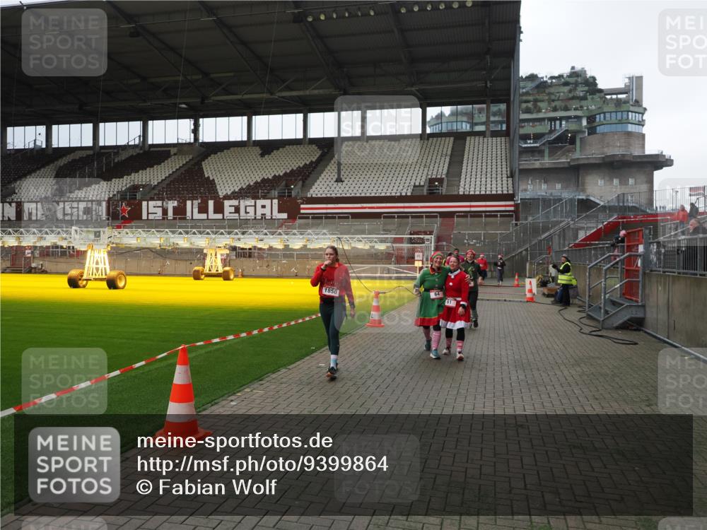 07.12.2025 - St. Pauli X-Mass-Run No. 15 Fabian Wolf http://msf.ph/oto/9399864 07.12.2025 11:03:21 Ziel 61, 64, 186, 748, 853, 1139, 1199, 1385, 1850 meine-sportfotos.de