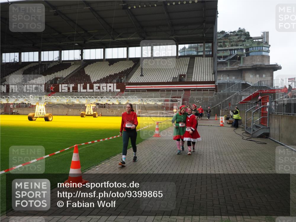 07.12.2025 - St. Pauli X-Mass-Run No. 15 Fabian Wolf http://msf.ph/oto/9399865 07.12.2025 11:03:22 Ziel 61, 64, 186, 748, 853, 1139, 1199, 1385, 1850 meine-sportfotos.de