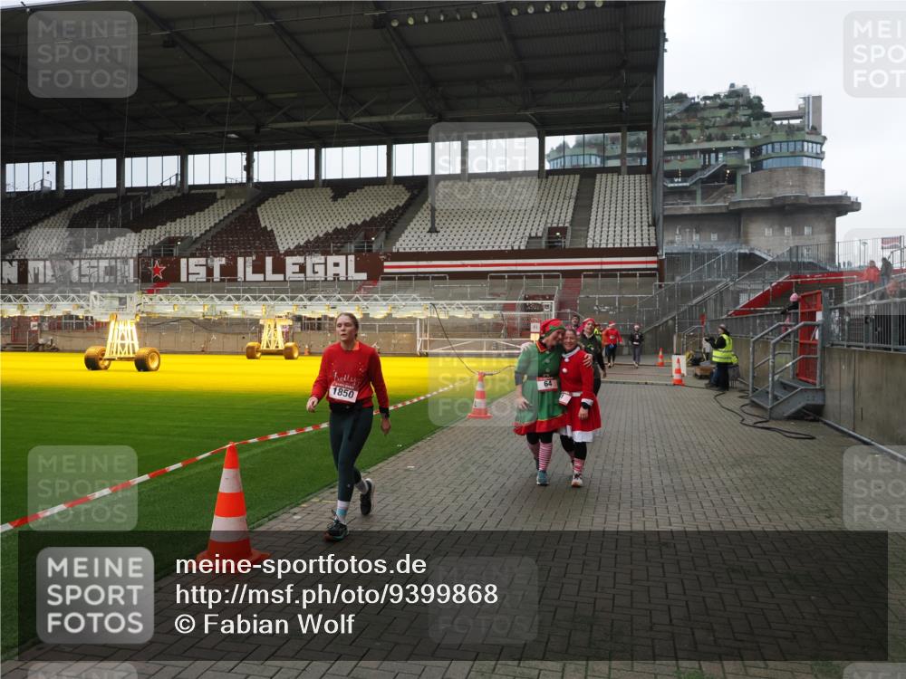 07.12.2025 - St. Pauli X-Mass-Run No. 15 Fabian Wolf http://msf.ph/oto/9399868 07.12.2025 11:03:22 Ziel 61, 64, 186, 748, 853, 1139, 1199, 1385, 1850 meine-sportfotos.de