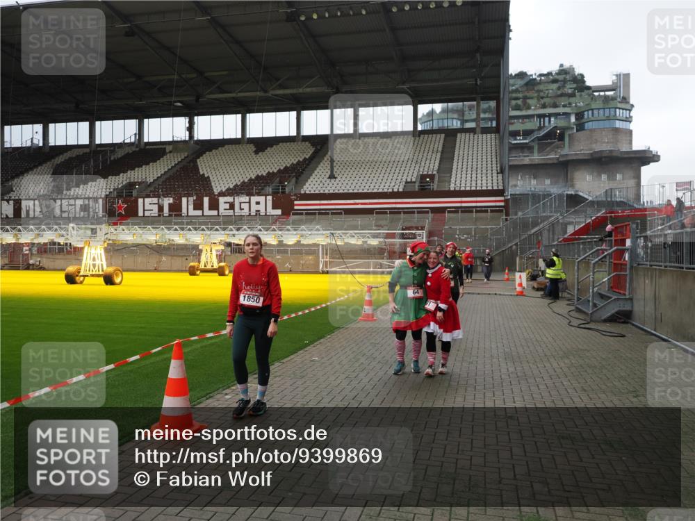 07.12.2025 - St. Pauli X-Mass-Run No. 15 Fabian Wolf http://msf.ph/oto/9399869 07.12.2025 11:03:22 Ziel 61, 64, 186, 748, 853, 1139, 1199, 1385, 1850 meine-sportfotos.de