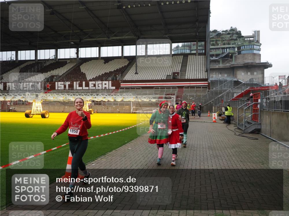 07.12.2025 - St. Pauli X-Mass-Run No. 15 Fabian Wolf http://msf.ph/oto/9399871 07.12.2025 11:03:23 Ziel 61, 64, 102, 109, 186, 748, 853, 1199, 1850 meine-sportfotos.de