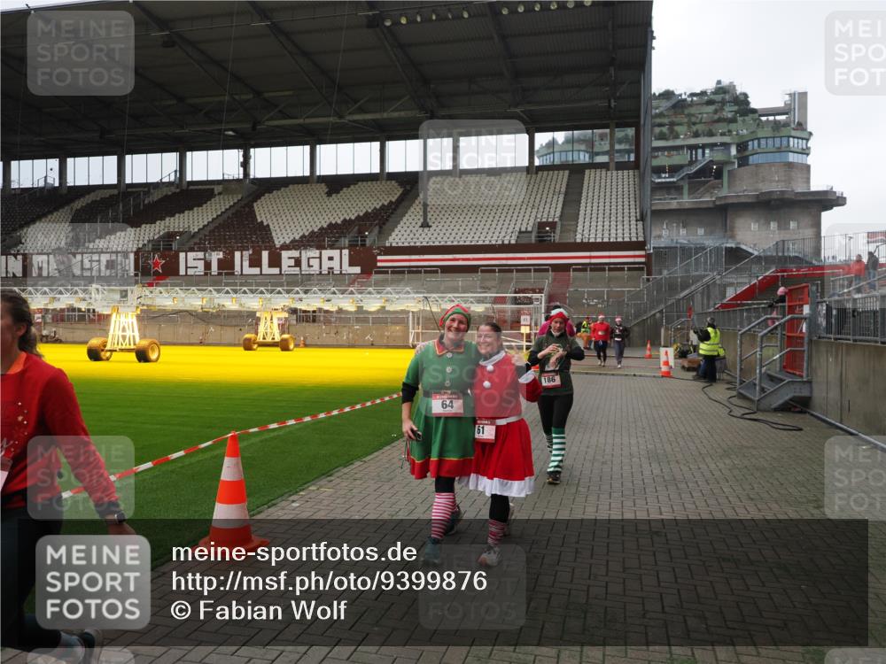 07.12.2025 - St. Pauli X-Mass-Run No. 15 Fabian Wolf http://msf.ph/oto/9399876 07.12.2025 11:03:24 Ziel 61, 64, 102, 109, 186, 748, 853, 1199, 1850 meine-sportfotos.de