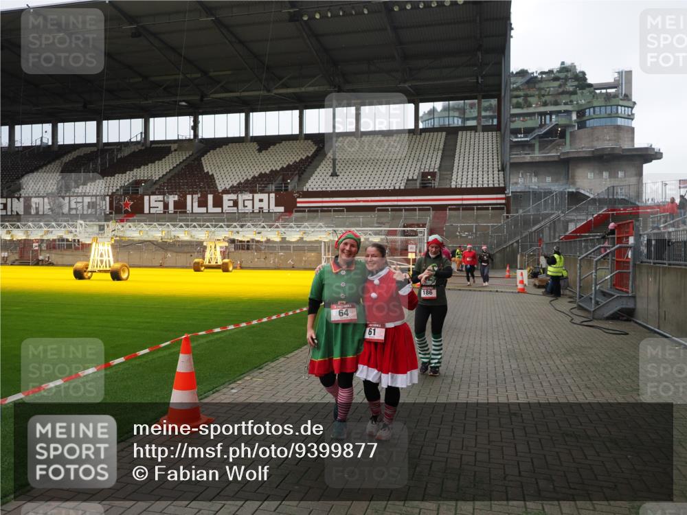 07.12.2025 - St. Pauli X-Mass-Run No. 15 Fabian Wolf http://msf.ph/oto/9399877 07.12.2025 11:03:24 Ziel 61, 64, 102, 109, 186, 748, 853, 1199, 1850 meine-sportfotos.de
