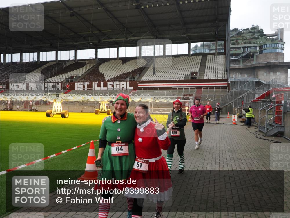 07.12.2025 - St. Pauli X-Mass-Run No. 15 Fabian Wolf http://msf.ph/oto/9399883 07.12.2025 11:03:25 Ziel 61, 64, 102, 109, 186, 748, 853, 1850 meine-sportfotos.de