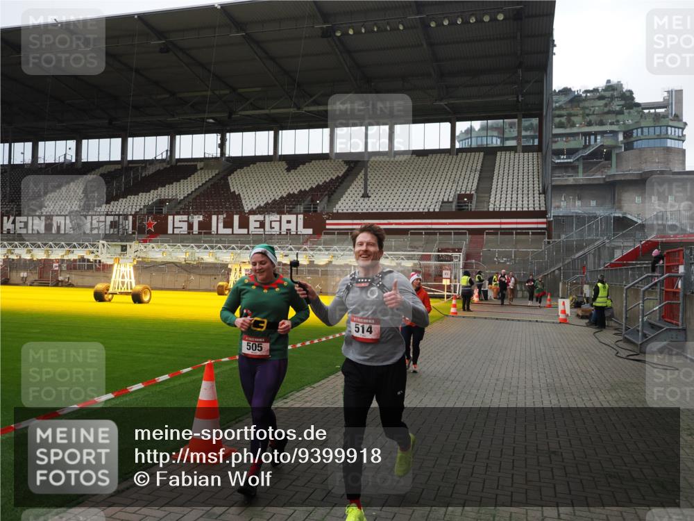 07.12.2025 - St. Pauli X-Mass-Run No. 15 Fabian Wolf http://msf.ph/oto/9399918 07.12.2025 11:03:43 Ziel 102, 109, 297, 505, 514, 1551 meine-sportfotos.de