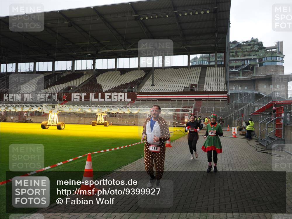 07.12.2025 - St. Pauli X-Mass-Run No. 15 Fabian Wolf http://msf.ph/oto/9399927 07.12.2025 11:03:52 Ziel 297, 505, 514, 719, 1551, 1853, 1857, 1860 meine-sportfotos.de