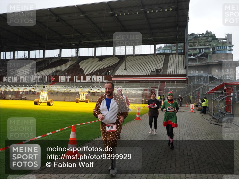 07.12.2025 - St. Pauli X-Mass-Run No. 15 Fabian Wolf http://msf.ph/oto/9399929 07.12.2025 11:03:52 Ziel 297, 505, 514, 719, 1551, 1853, 1857, 1860 meine-sportfotos.de