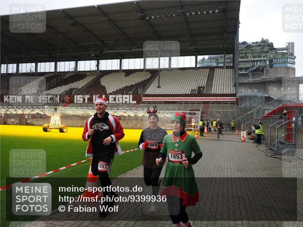 07.12.2025 - St. Pauli X-Mass-Run No. 15 Fabian Wolf http://msf.ph/oto/9399936 07.12.2025 11:03:54 Ziel 222, 297, 505, 514, 719, 1853, 1857, 1860 meine-sportfotos.de